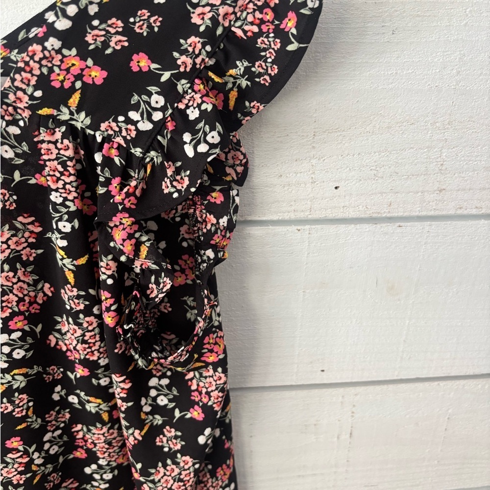 LOFT NWT Floral Black Top with Flutter sleeves . - Picture 8 of 11